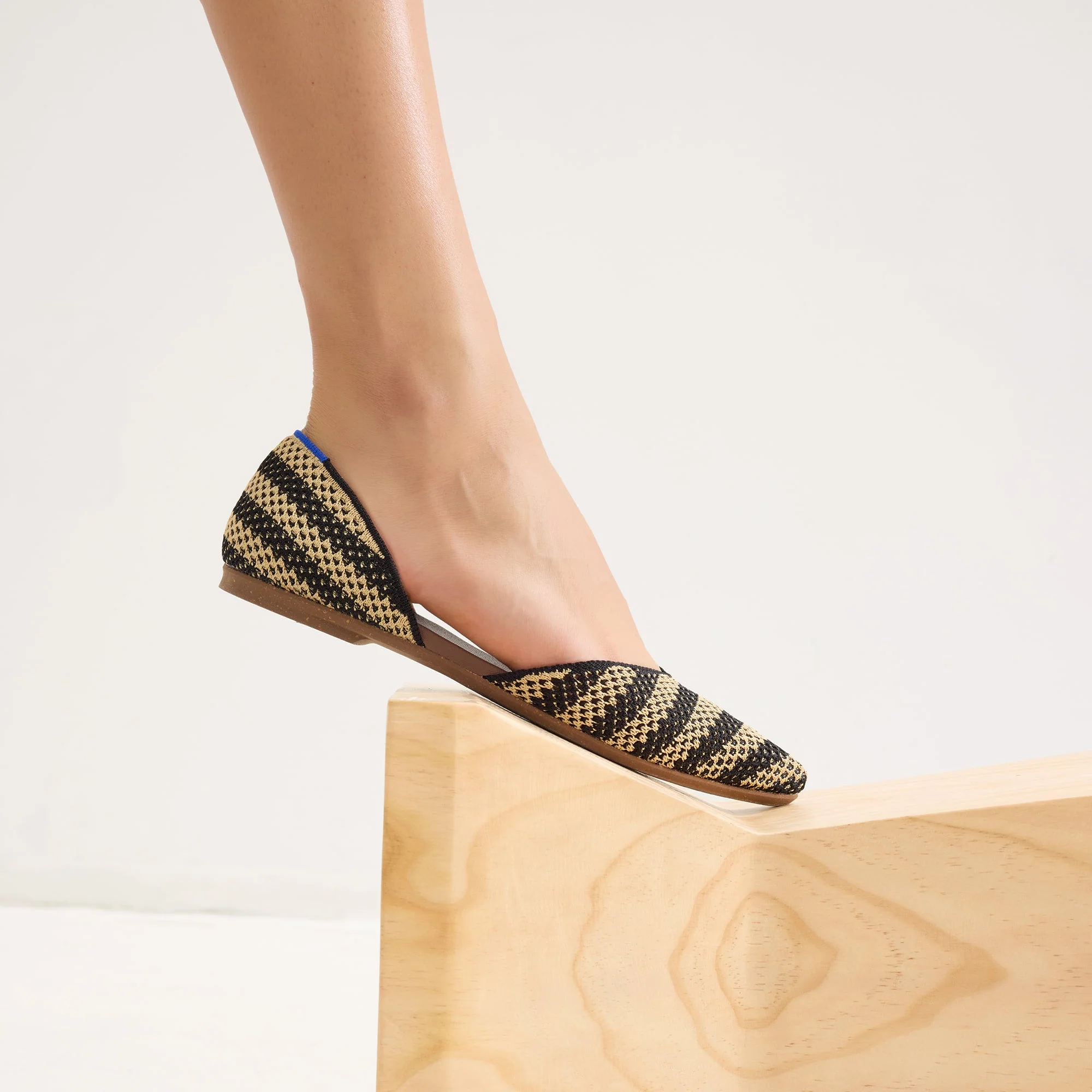 The D'Orsay Point - Shortbread Stripe - Image 2